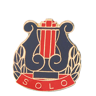 Music Lyre Solo Lapel Pin